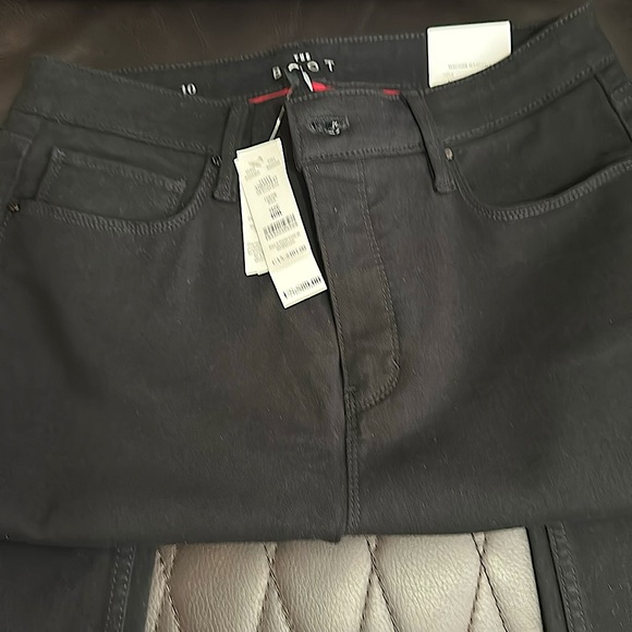 White House Black Market - Picture 4 of 4